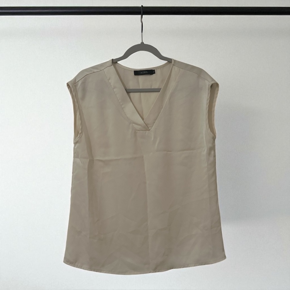 MiroL Ivory Sleeveless V-Neck Blouse Size S